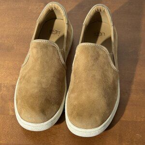 UGG Women's Light Brown Suede Shoes Slip On sz 8